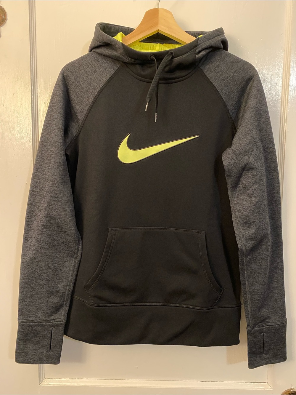 Nike Women’s Therma-Fit Black & Dark Gray Sweatshirt Hoodie Small